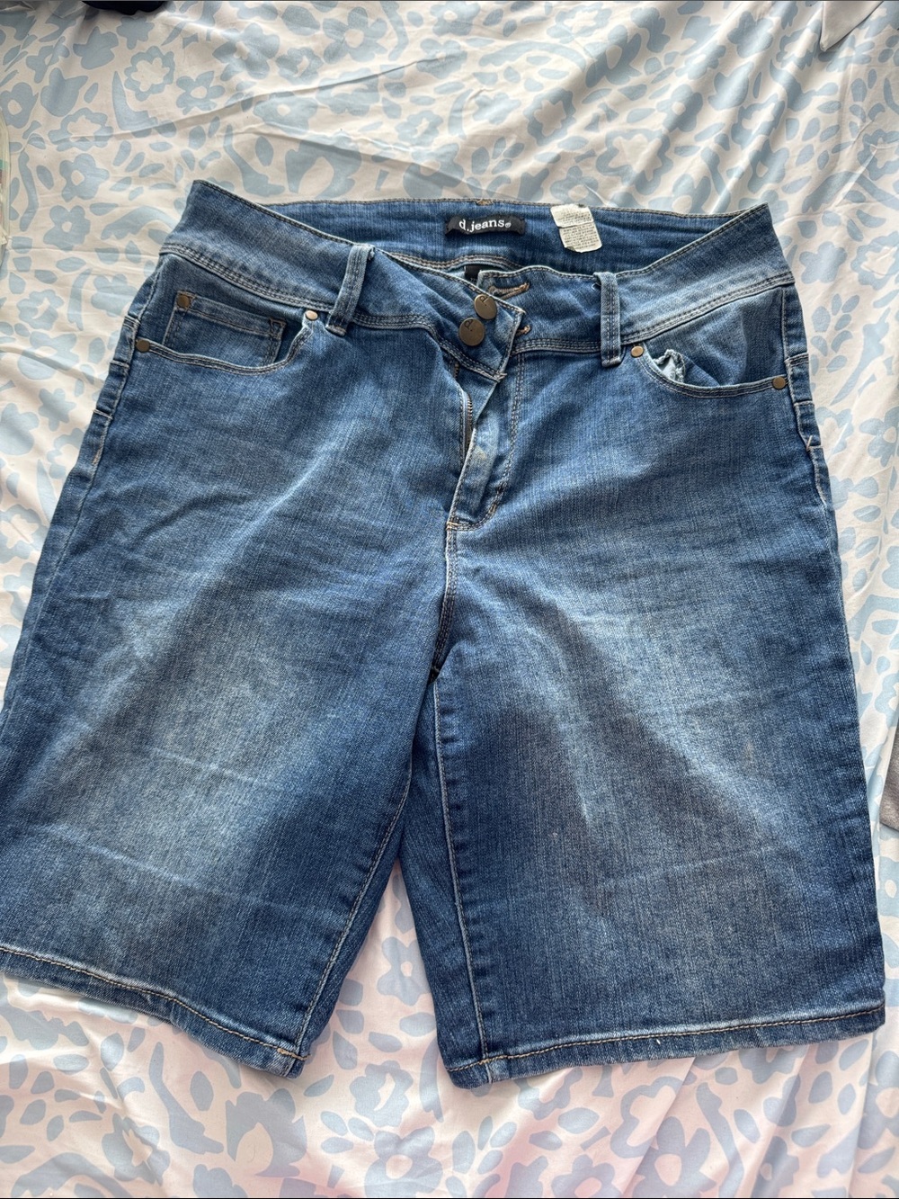 d. jeans Women's Medium Blue Denim Shorts